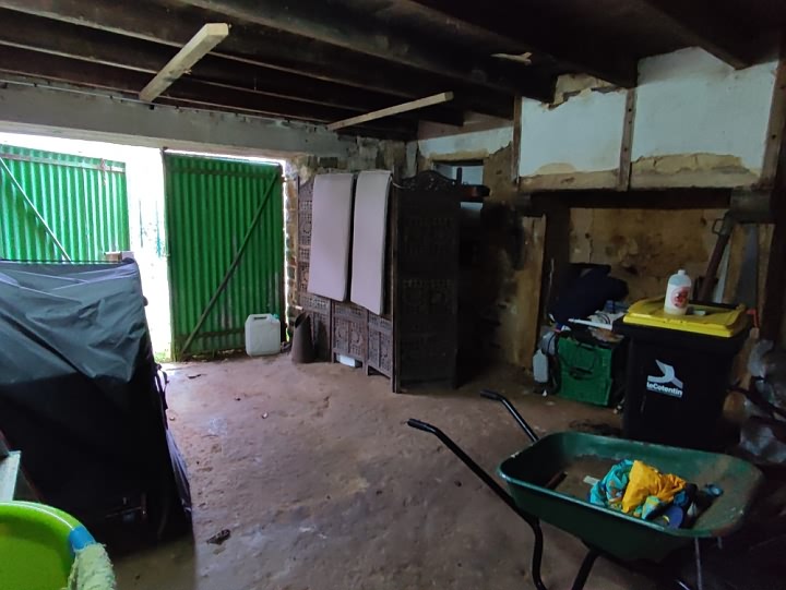 Stone house to renovate near Néhou
