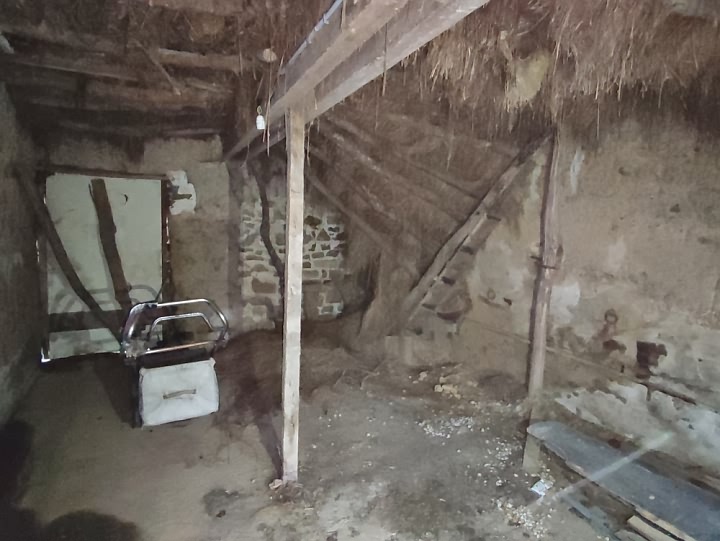 Stone house to renovate near Néhou