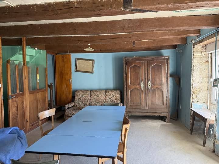 Stone house to renovate near Treve