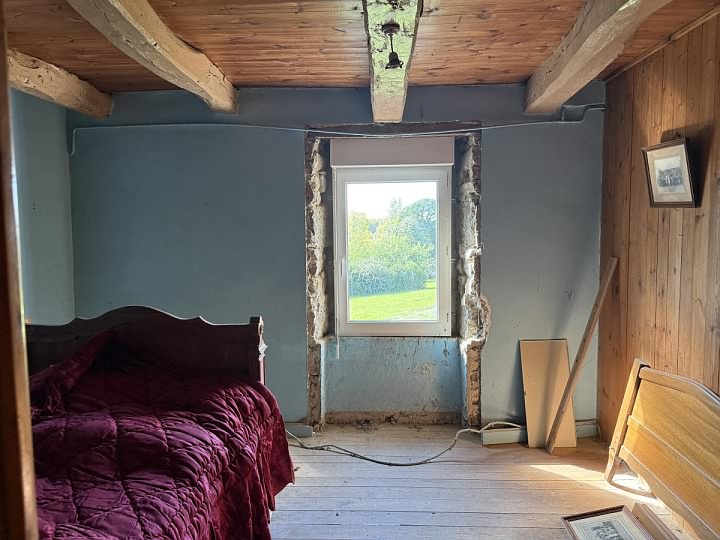 Stone house to renovate near Treve