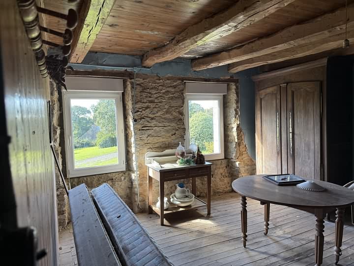 Stone house to renovate near Treve