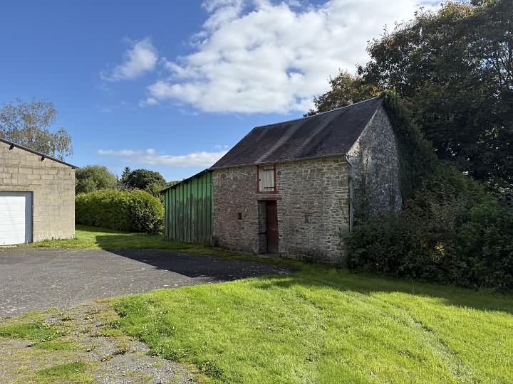 Stone house to renovate near Treve