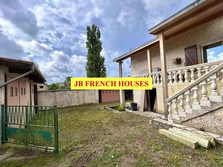 4 bed stone house for sale near Paillé