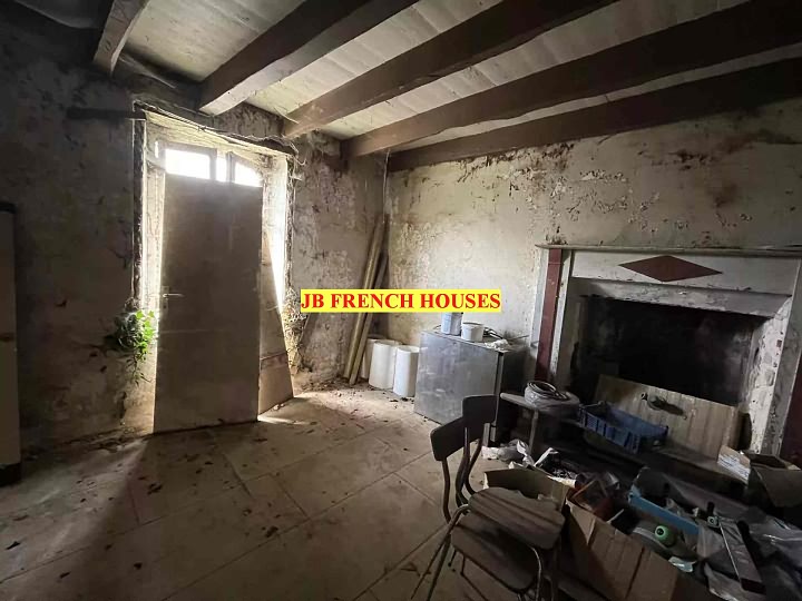 Stone house to renovate near Caribet