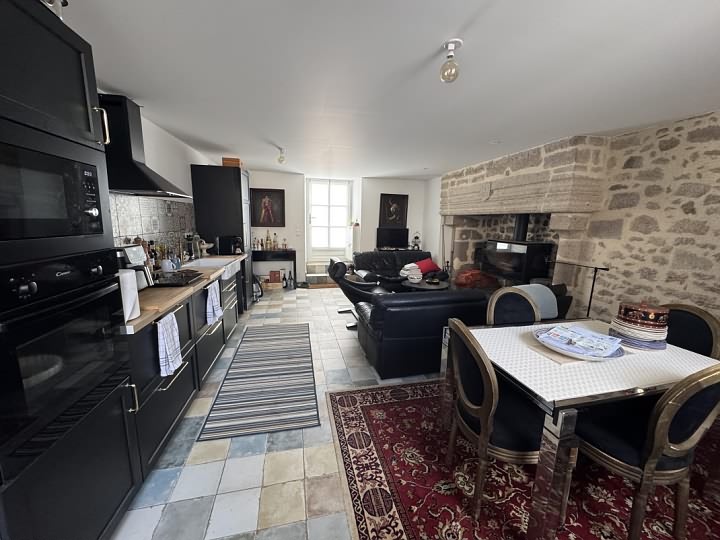 Maison en pierre de 5 chambres à vendre près de Jartaud