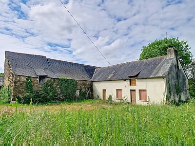 Stone house to renovate near Taupont