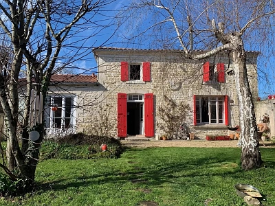 4 bed stone house for sale near Paillé