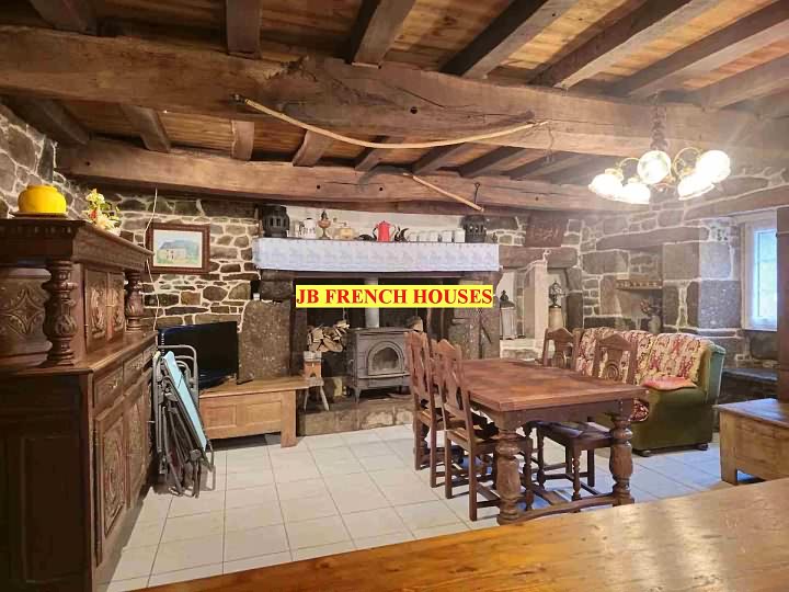 3 bed stone house for sale near Kerurien