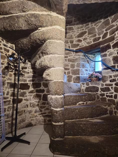3 bed stone house for sale near Kerurien