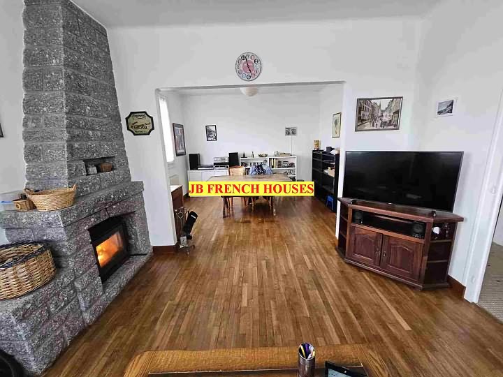 4 bed stone house for sale near Lanvellec