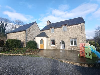 Maison en pierre de 3 chambres à vendre près de Mohon