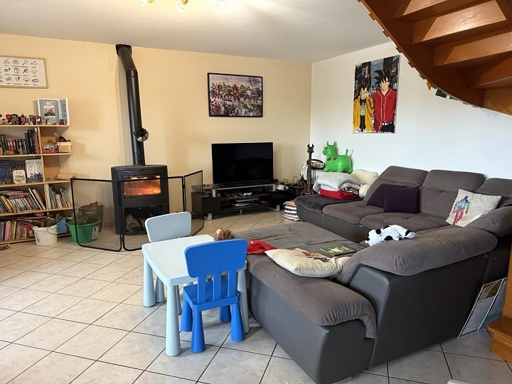 Maison en pierre de 3 chambres à vendre près de Mohon
