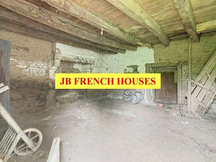 Maison en pierre à rénover près de Mohon