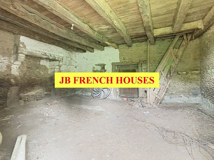 Maison en pierre à rénover près de Mohon