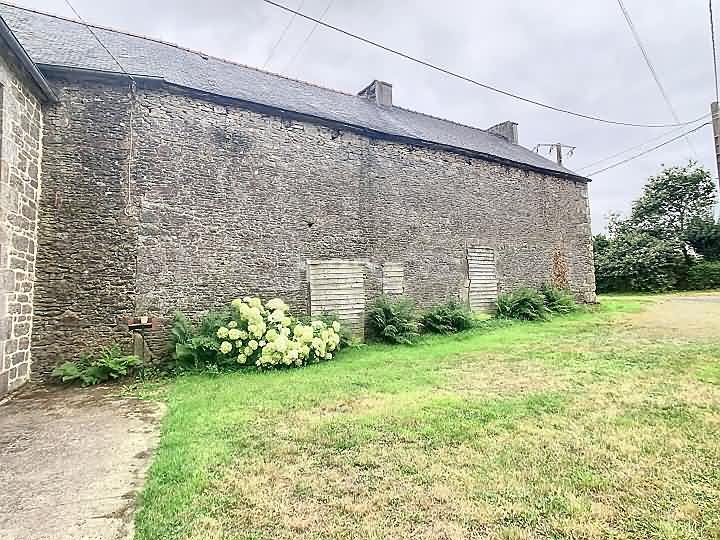 Maison en pierre à rénover près de Mohon