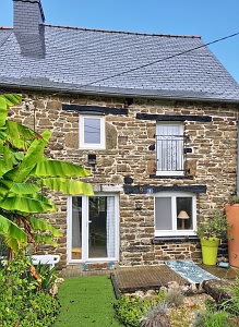 3 bed stone house for sale near Taupont