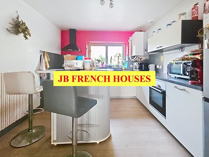Maison en pierre de 3 chambres à vendre près de Mohon