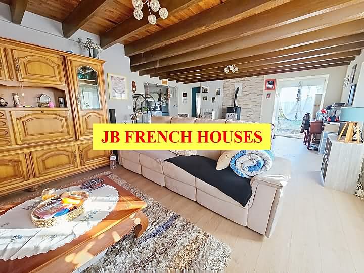 Maison en pierre de 3 chambres à vendre près de Mohon