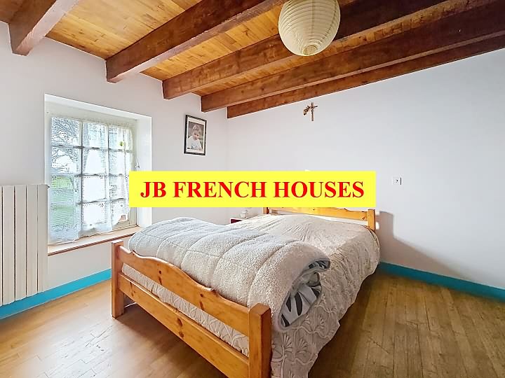 Maison en pierre de 3 chambres à vendre près de Mohon
