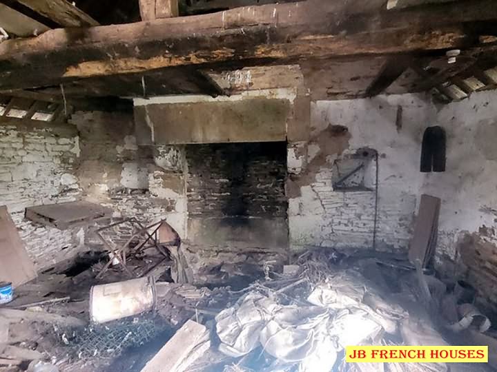 Stone barn to renovate near Bion