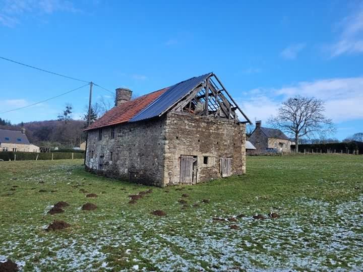 Stone barn to renovate near Bion