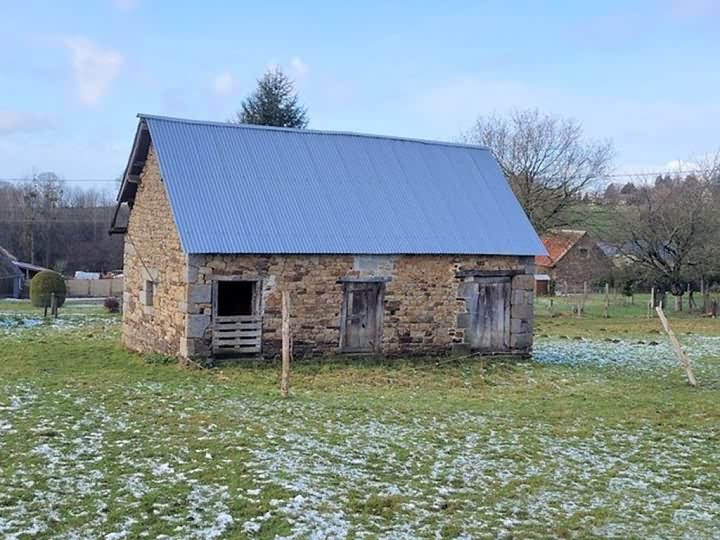 Stone barn to renovate near Bion