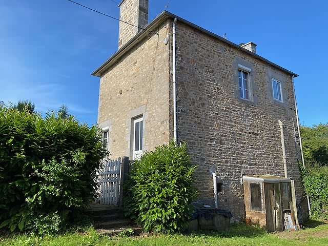 2 bed stone house for sale near Le Tanu