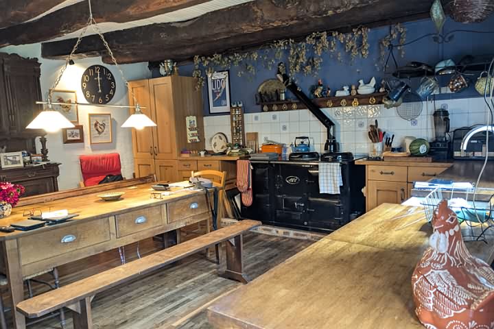 Maison en pierre de 4 chambres à vendre près de Mohon