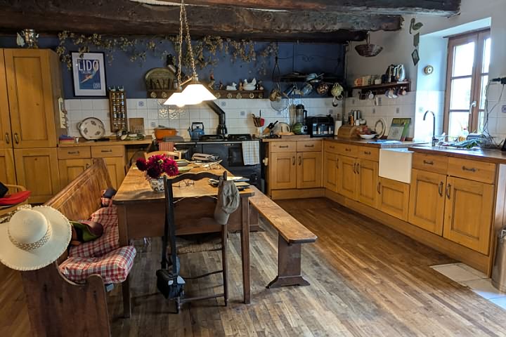 Maison en pierre de 4 chambres à vendre près de Mohon