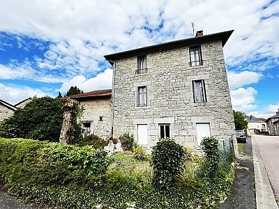 Maison en pierre de 2 chambres à vendre près de Jartaud