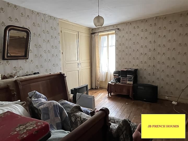 Maison en pierre de 2 chambres à vendre près de Jartaud