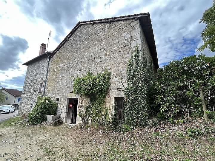 Maison en pierre de 2 chambres à vendre près de Jartaud