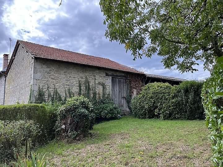 Maison en pierre de 2 chambres à vendre près de Jartaud