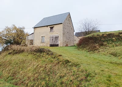 Stone barn to renovate near Naillat
