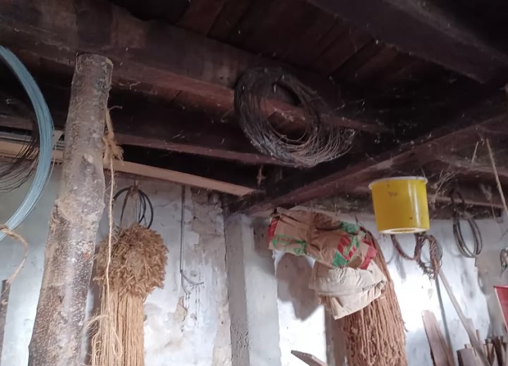 Stone barn to renovate near Naillat