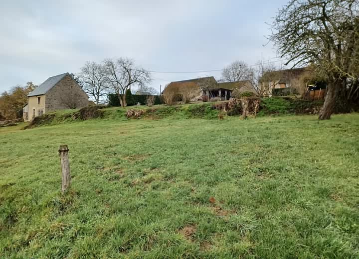 Stone barn to renovate near Naillat