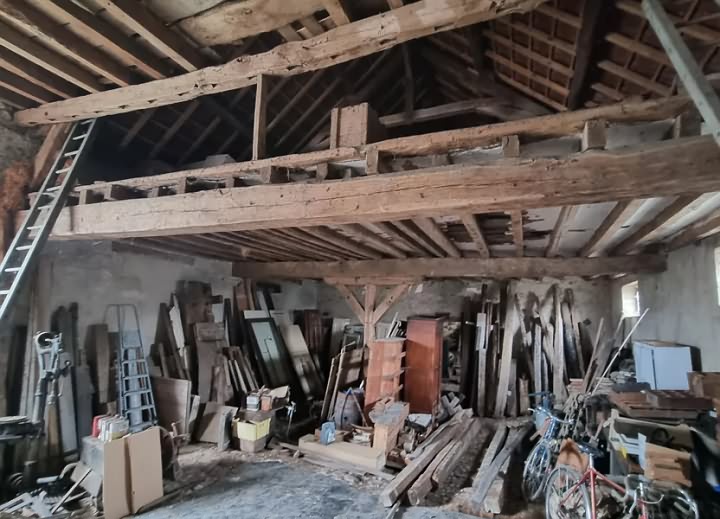 Stone barn to renovate near SOUTH INDRE and SOUTH CHER and NORTH CREUSE