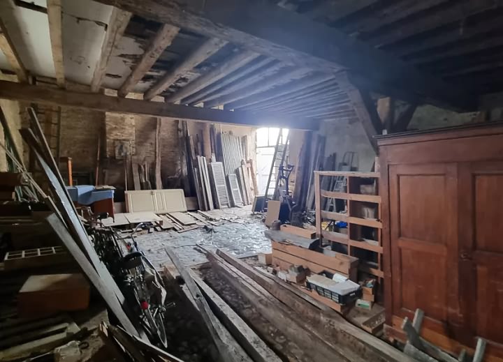 Stone barn to renovate near SOUTH INDRE and SOUTH CHER and NORTH CREUSE