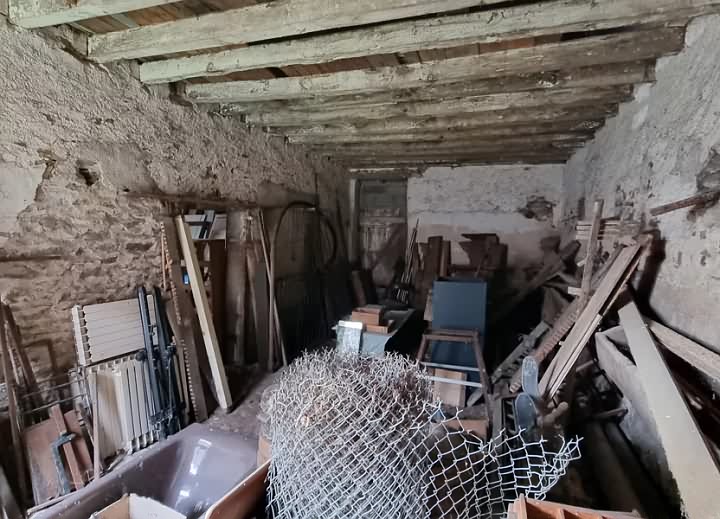 Stone barn to renovate near SOUTH INDRE and SOUTH CHER and NORTH CREUSE