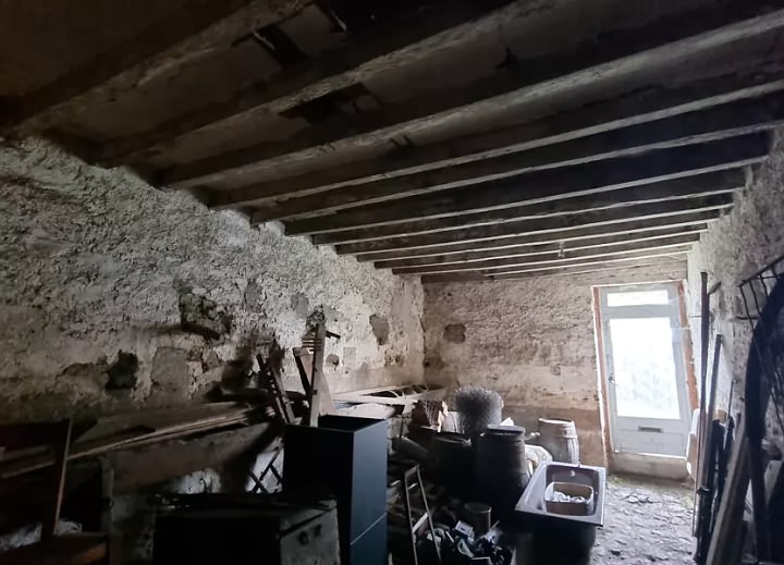 Stone barn to renovate near SOUTH INDRE and SOUTH CHER and NORTH CREUSE