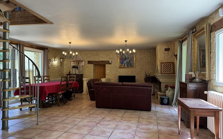 4 bed stone house for sale near Castels