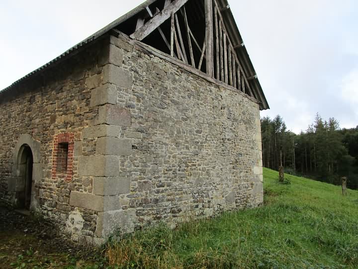 Stone barn to renovate near Burcy