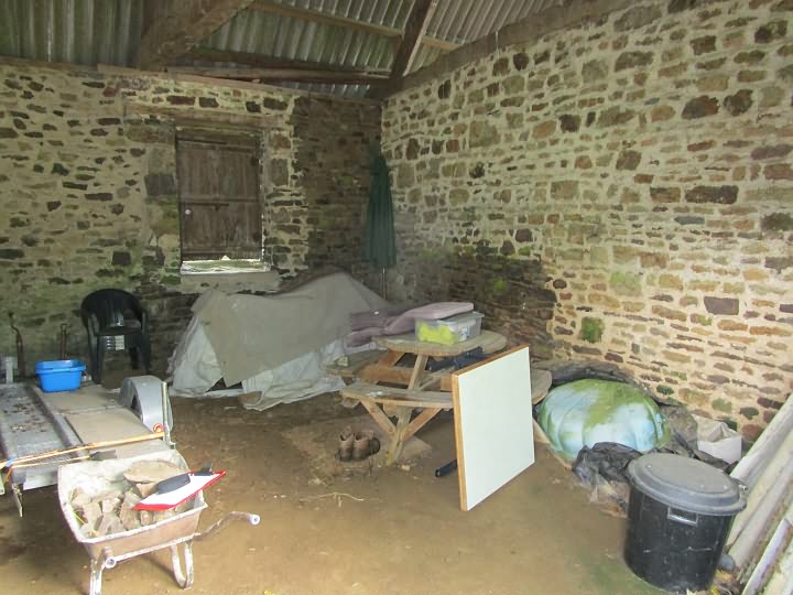 Stone barn to renovate near Burcy