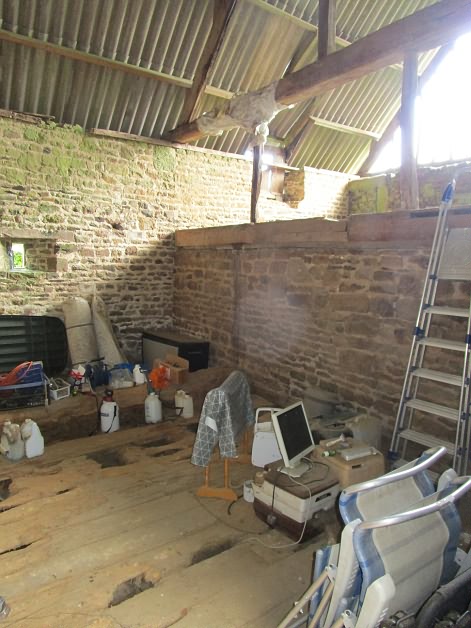 Stone barn to renovate near Burcy