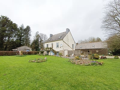 Stone longère de 3 chambres à vendre près de Bothoa
