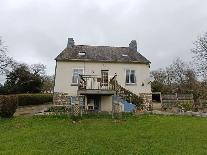 Stone longère de 3 chambres à vendre près de Bothoa