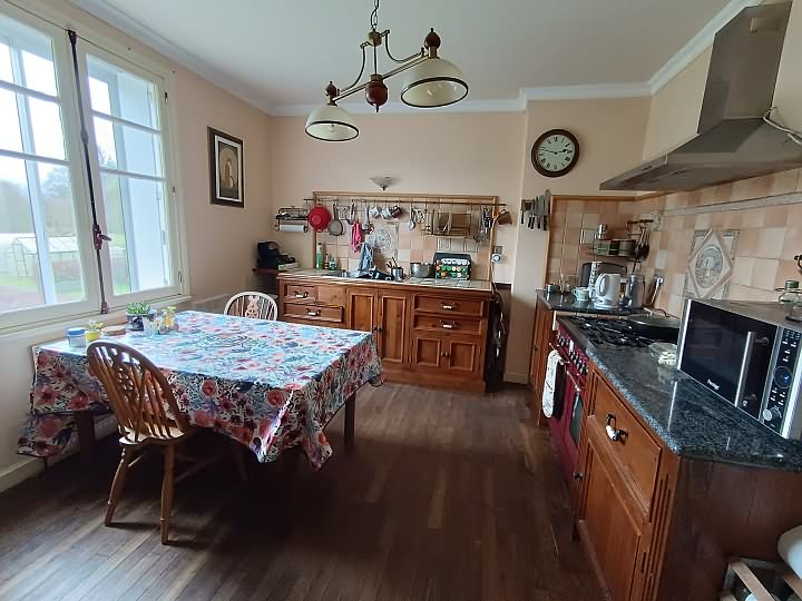 Stone longère de 3 chambres à vendre près de Bothoa