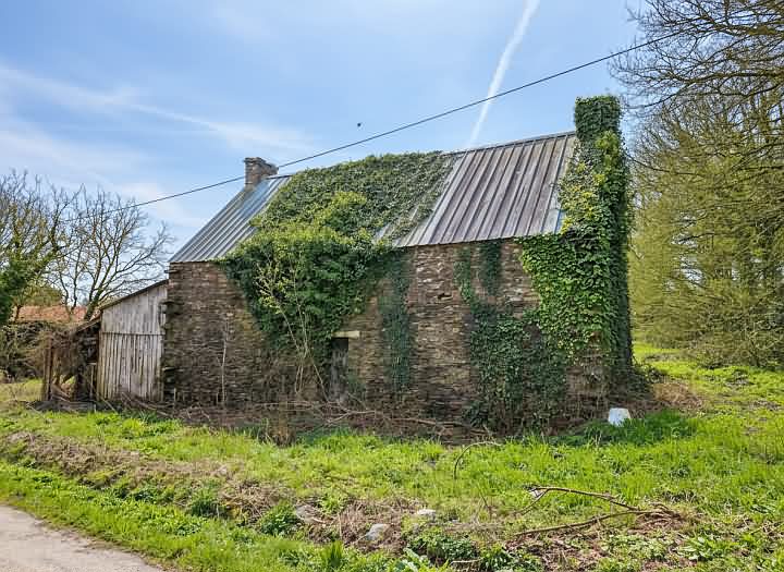 Stone house to renovate near Missiriac