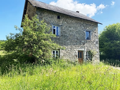 Stone house to renovate near Bujaleuf