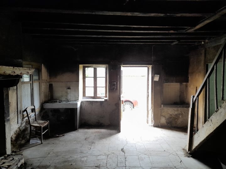 Stone house to renovate near Bujaleuf